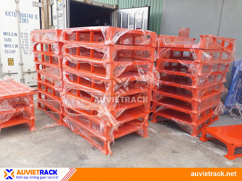 Pallet sắt xếp chồng Âu Việt Rack